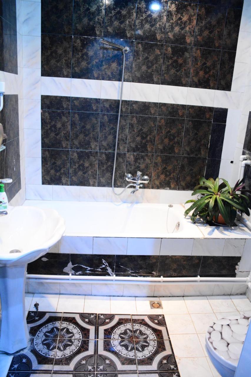 Flora Hostel Baku Eksteriør billede