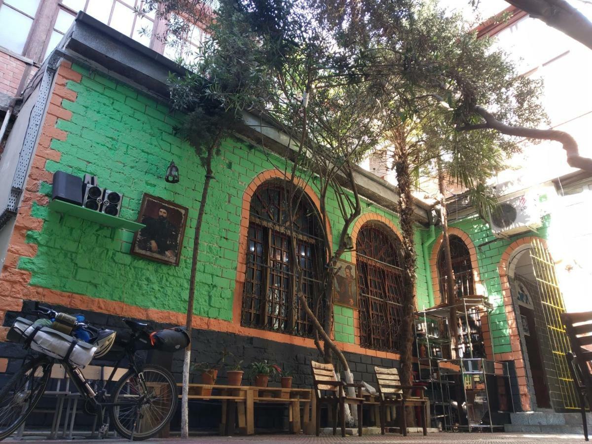 Flora Hostel Baku Eksteriør billede